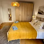 Oceanfront 2 Bedrooms Apartment With Swimming Pool & Garage