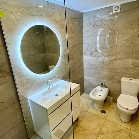Oceanfront 2 Bedrooms With Swimming Pool & Garage Apartamento