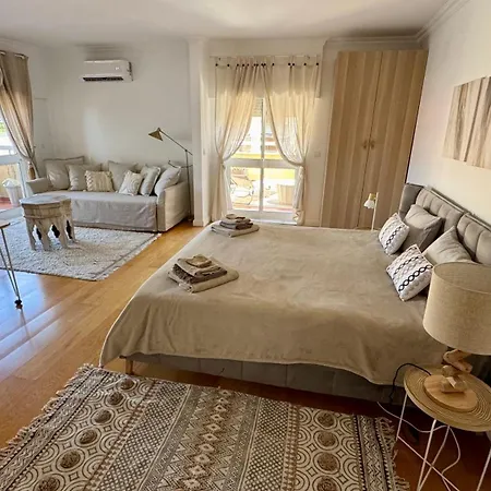 Apartmán Oceanfront 2 Bedrooms With Swimming Pool & Garage *