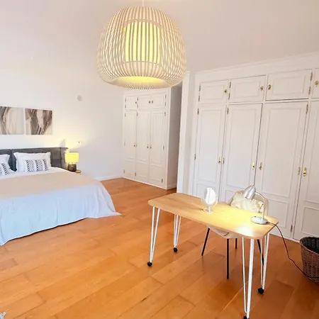 Oceanfront 2 Bedrooms With Swimming Pool & Garage *