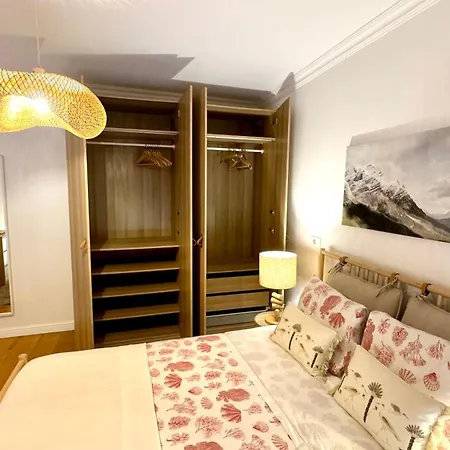 Oceanfront 2 Bedrooms With Swimming Pool & Garage Daire