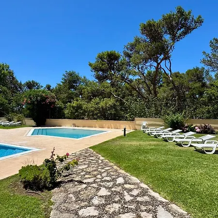 Daire Oceanfront 2 Bedrooms With Swimming Pool & Garage *