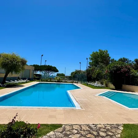 Daire Oceanfront 2 Bedrooms With Swimming Pool & Garage
