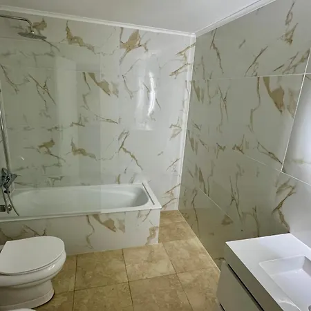 Oceanfront 2 Bedrooms With Swimming Pool & Garage Daire *