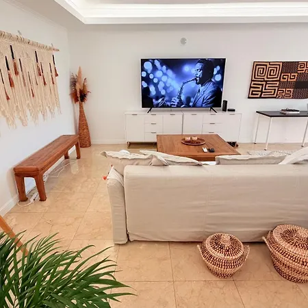 Oceanfront 2 Bedrooms With Swimming Pool & Garage