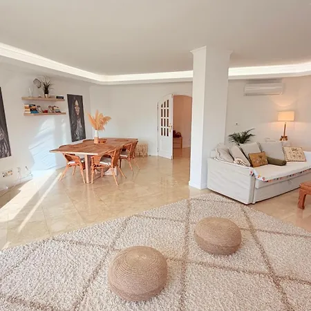 Oceanfront 2 Bedrooms With Swimming Pool & Garage *